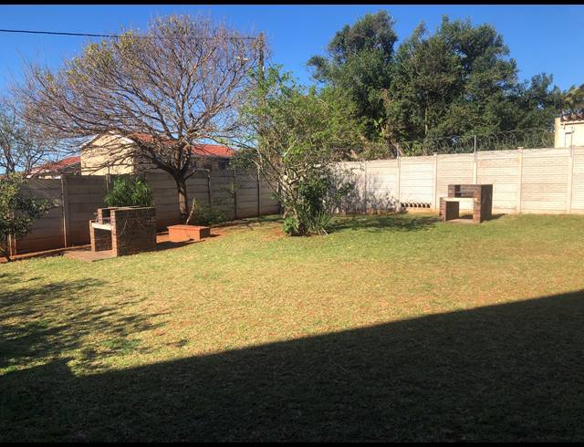 1.5 BEDROOM FLAT FOR SALE IN ILLOVO BEACH